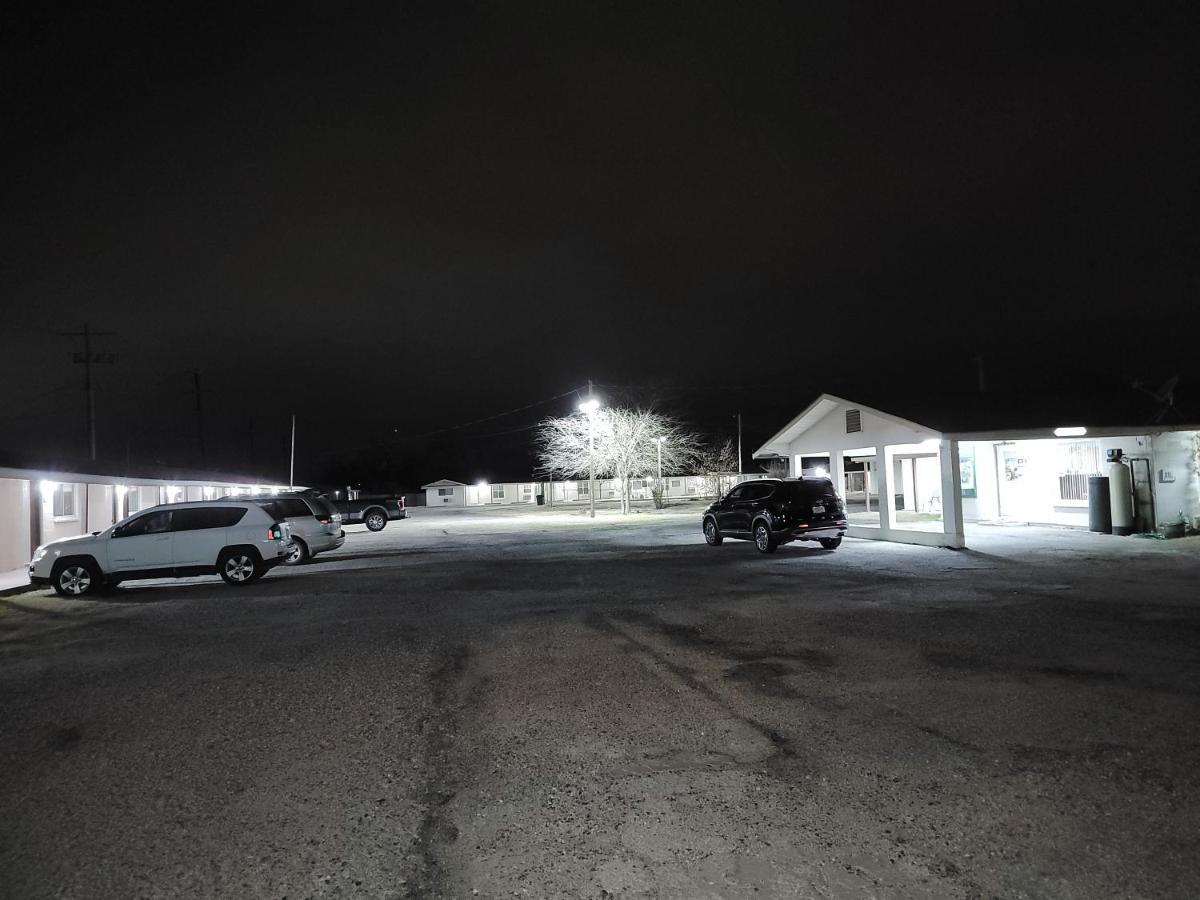 Eddy'S Motel Pleasanton Exterior photo