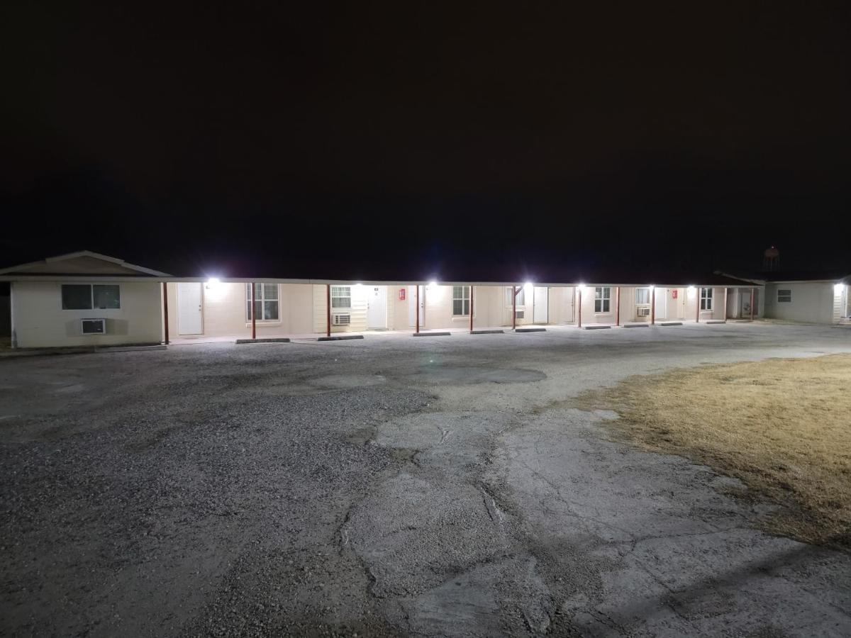 Eddy'S Motel Pleasanton Exterior photo