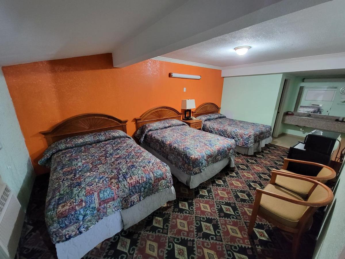 Eddy'S Motel Pleasanton Exterior photo