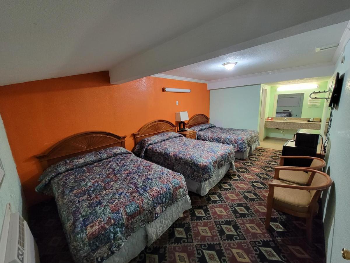 Eddy'S Motel Pleasanton Exterior photo